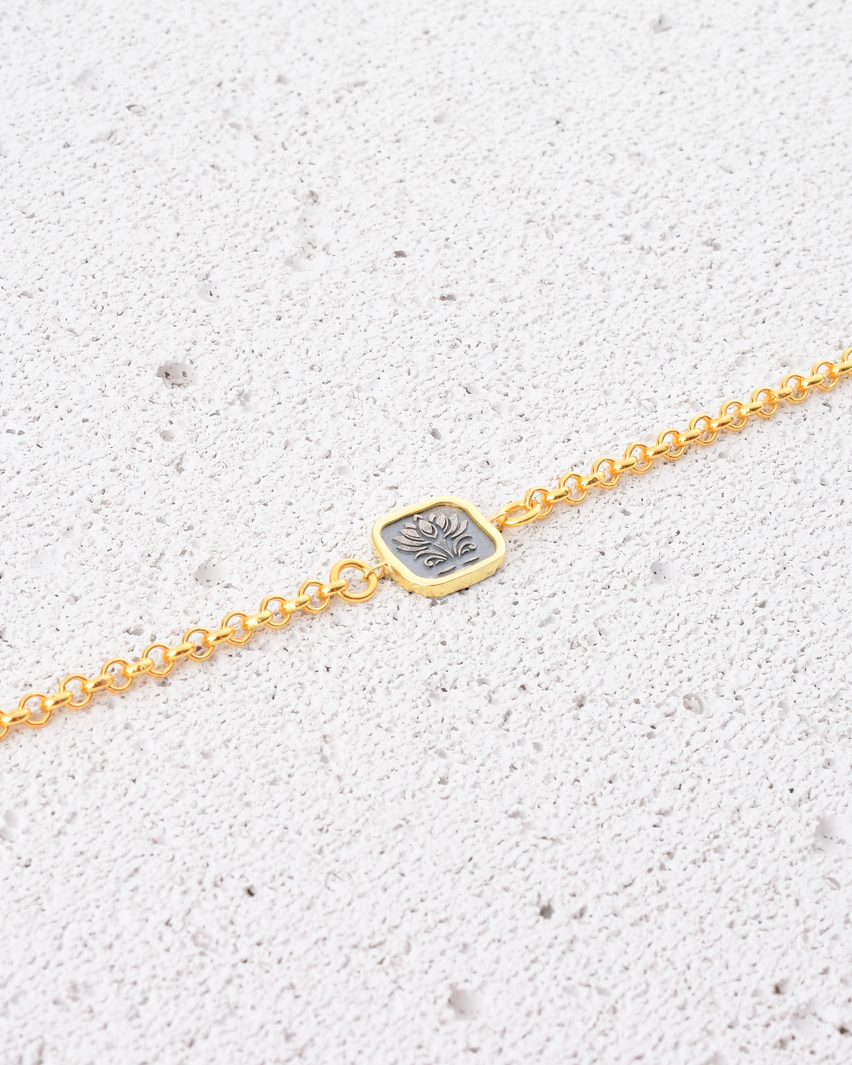 SYMIRA LOTUS GOLD KADIN BİLEKLİK