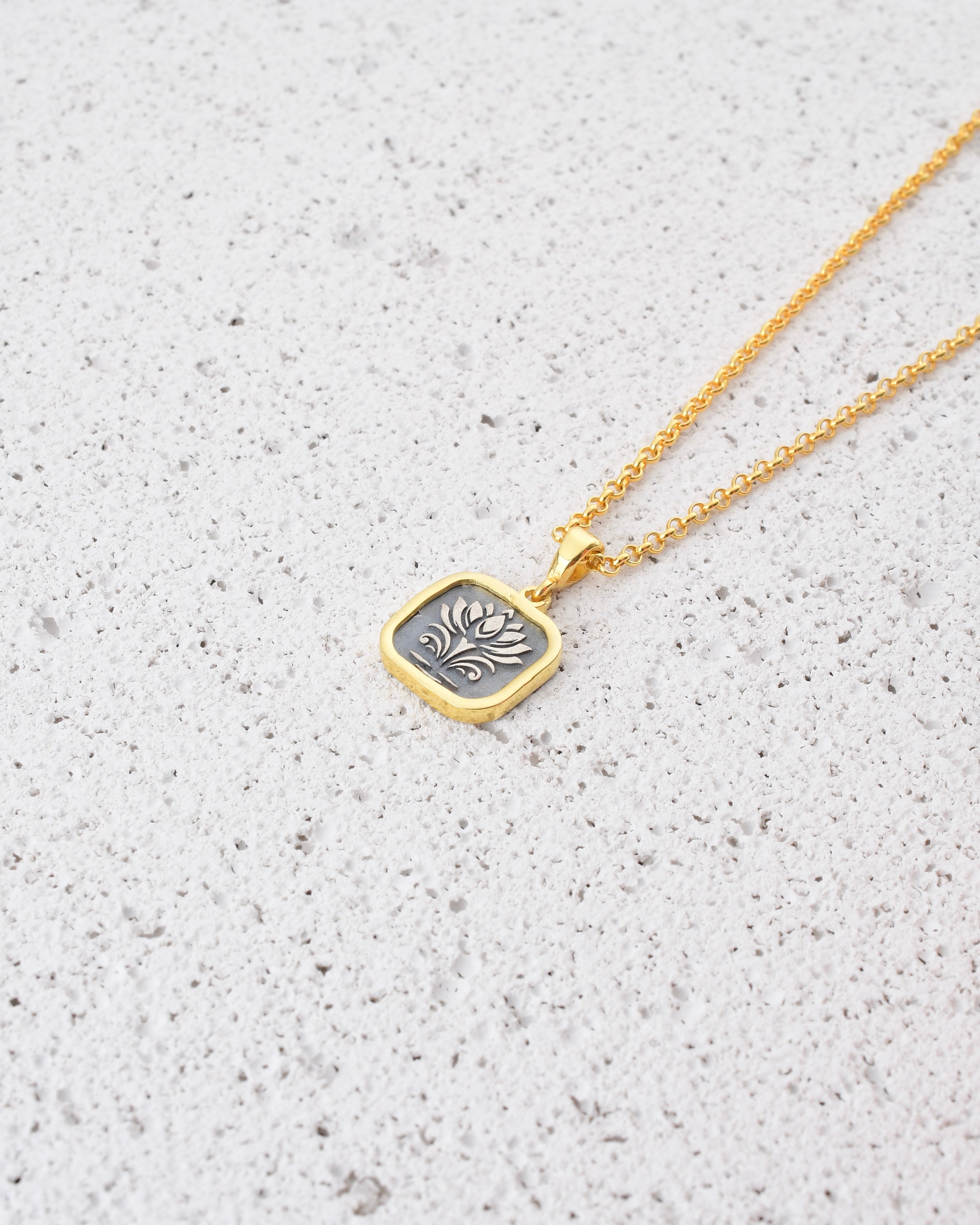 SYMIRA LOTUS GOLD KADIN KOLYE